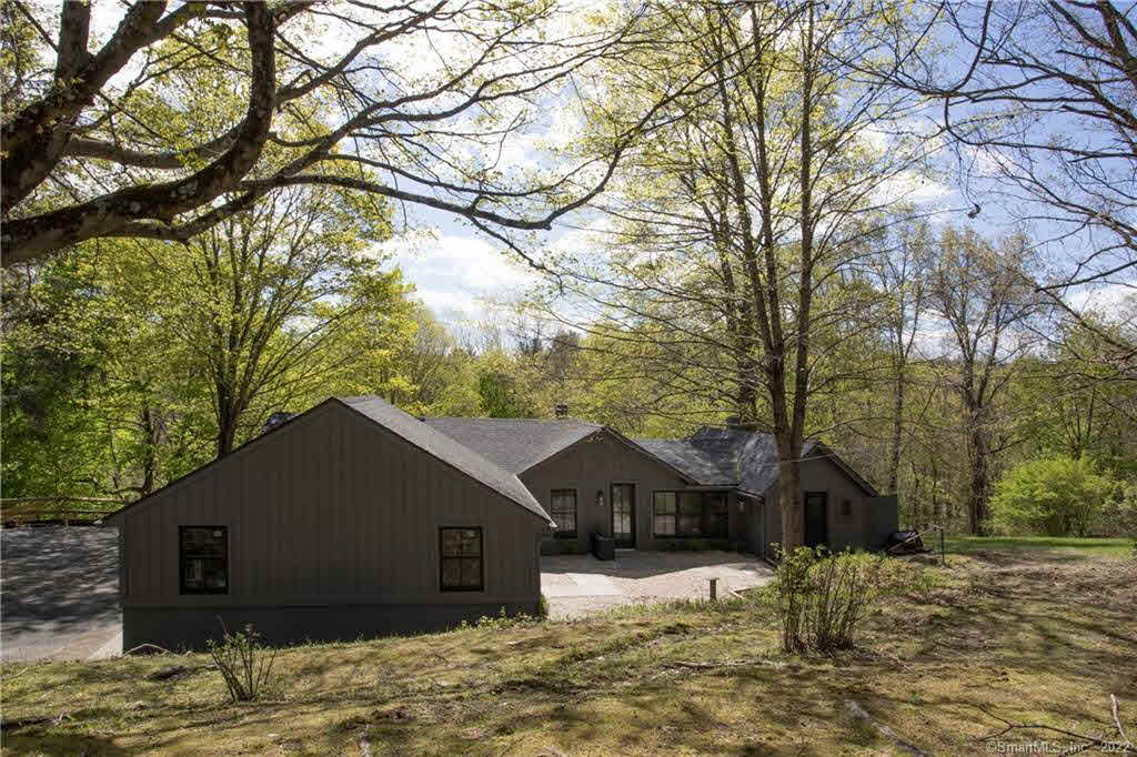 Building photograph for 132 WHITE HOLLOW ROAD
